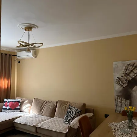 Cozy Near Center, Xhamlliku 公寓 地拉那