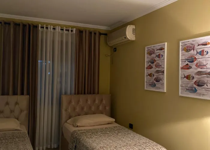 Cozy Near Center, Xhamlliku شقة تيرانا