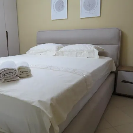 Xhomlliku Apartment, Xhamllik Apartment