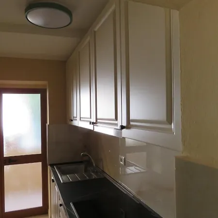 Xhomlliku Apartment, Xhamllik Apartment
