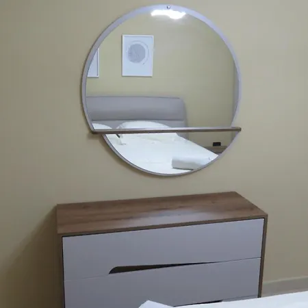 Apartment Cozy Near Center, Xhamlliku *