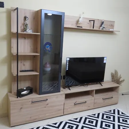 Cozy & Comfort Near Center, Xhamlliku Apartment *