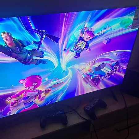 Cozy Near Center, Xhamlliku Apartment *