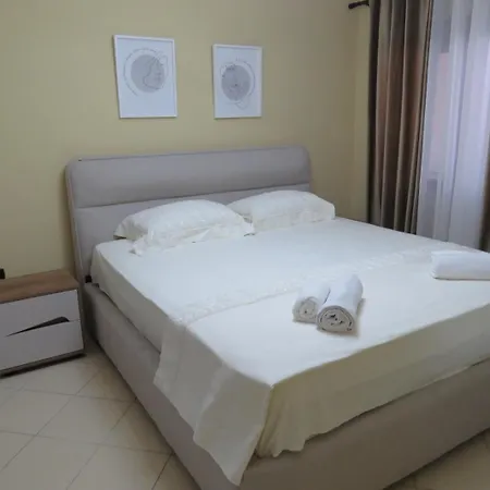 Xhomlliku Apartment, Xhamllik Apartment *