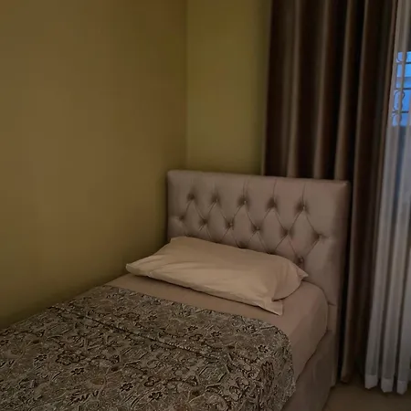Cozy Near Center, Xhamlliku Apartment