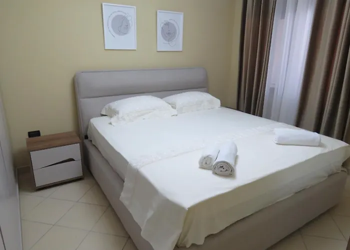 Cozy Near Center, Xhamlliku Apartment Tirana
